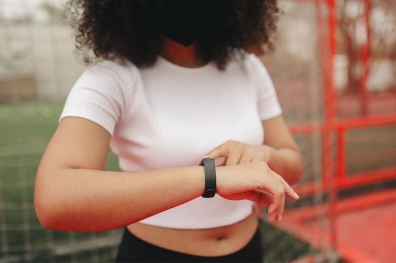 woman-wearing fitness tracker 1